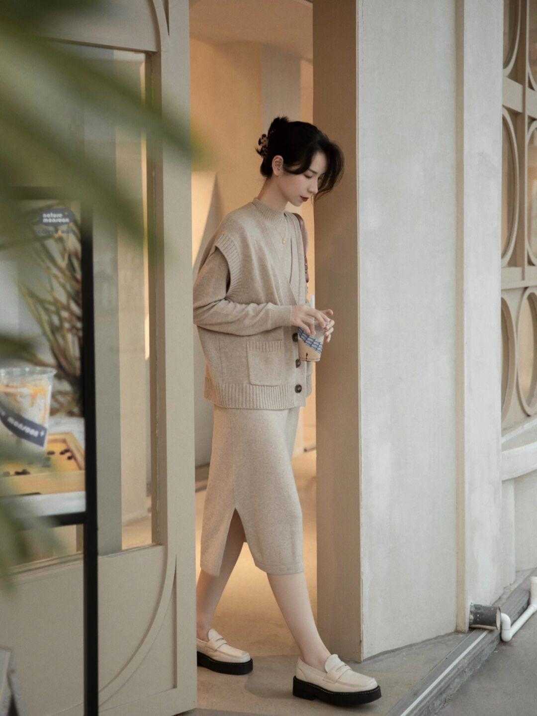 棕色|谁说针织连衣裙搭不出范,直筒针织连衣裙,时尚气质惊喜不断