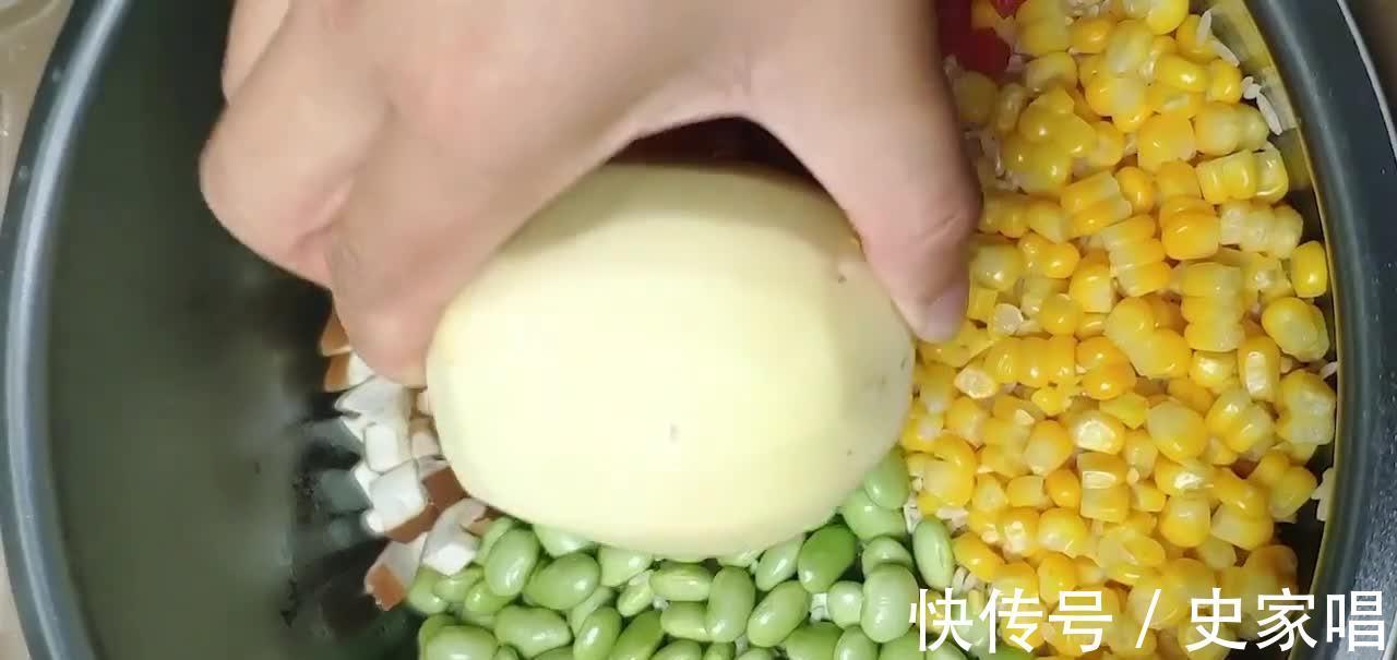 好吃的网红米饭,饭菜一锅烩,做法简单省时省力,特别适合懒人!