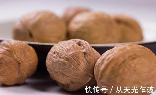 微波炉|常吃核桃,好处比较多,医生却说:3种人吃了对身体并不好