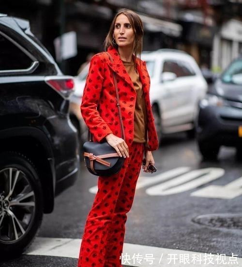 阔腿裤+ 今秋流行“阔腿裤+短靴”,女人怎么穿都有范儿,出门养眼全靠它!