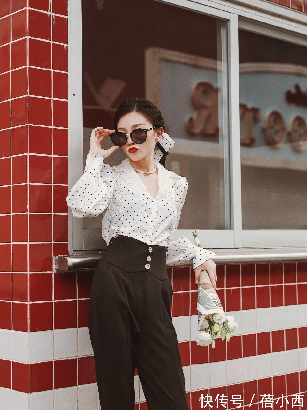 波点连衣裙|穿搭简约才高级，秋季衣橱必备“波点”单品，适合40+的熟女