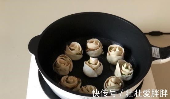 玫瑰花煎饺,形态独特味道好,有颜还好吃!