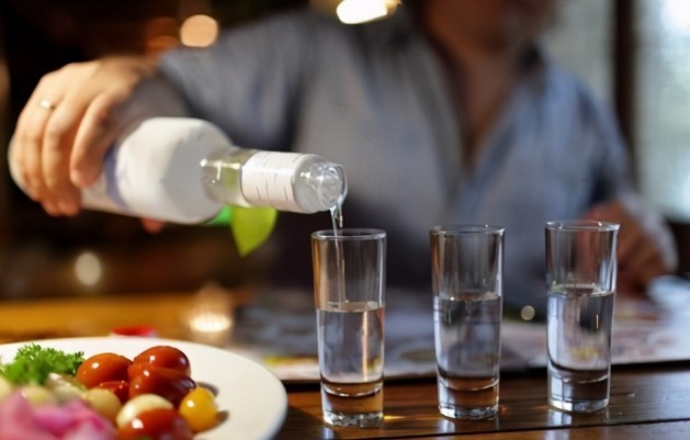 肝脏|爱喝酒的注意,以下4种食物,建议不要在喝酒的时候吃,来看一下