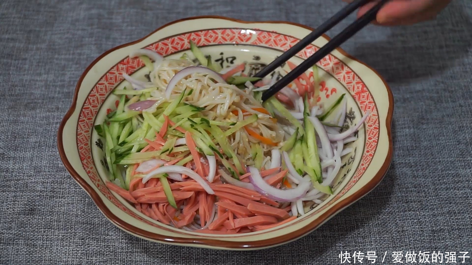 可口|分享一道金针菇做成凉菜的做法,香辣可口,好吃到爆