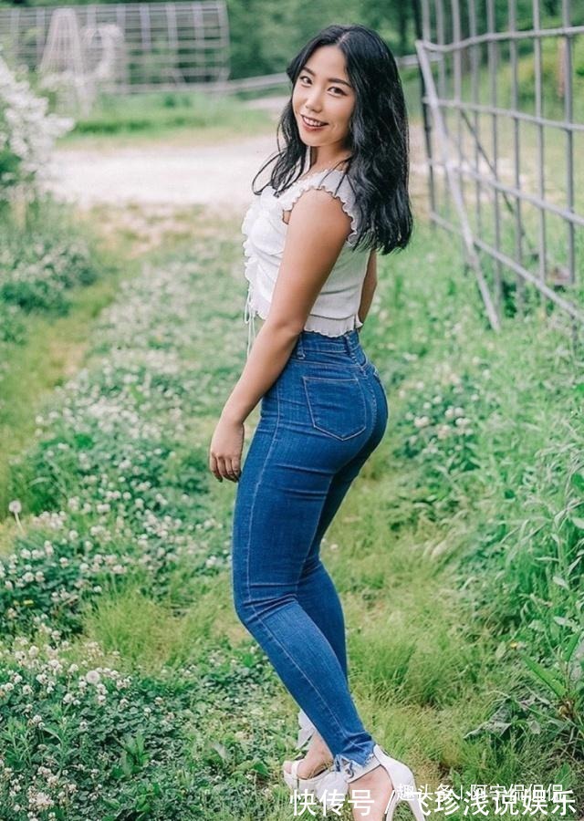 百搭 牛仔裤与打底衫的美搭,总能展现女孩的青春活力