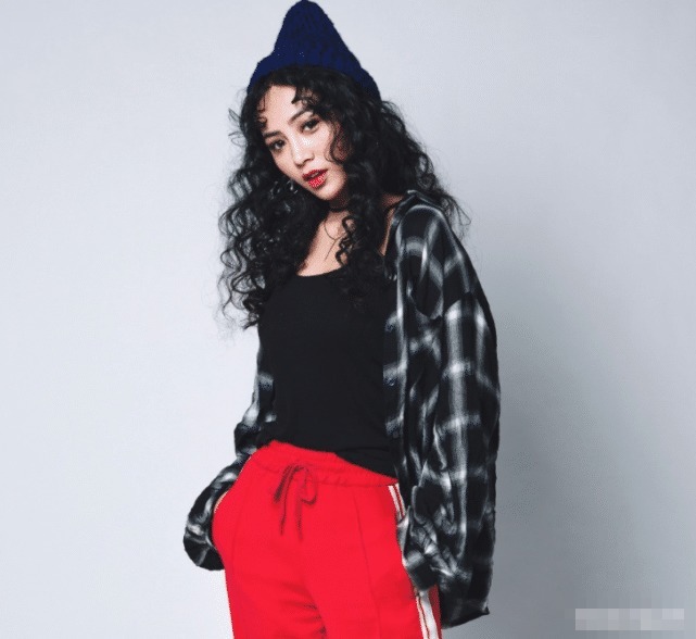 素颜|谢可寅“高中照”被疯传, 看到她素颜时的鼻子, 整没整容一目了然