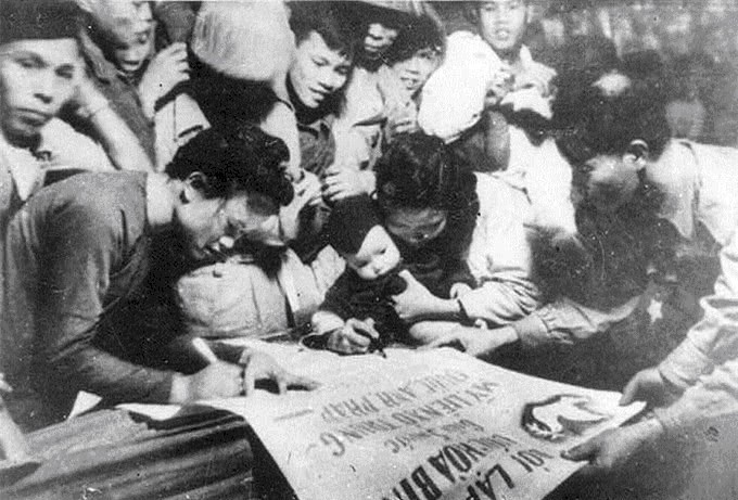 战火|五十年代起战火交加的越南,北越一美女战士获得一级抗战勋章