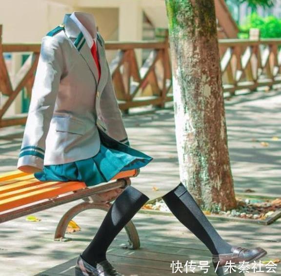 悬空状|大神COS透明人,衣服看起来像是悬空,最后一张吓坏粉丝