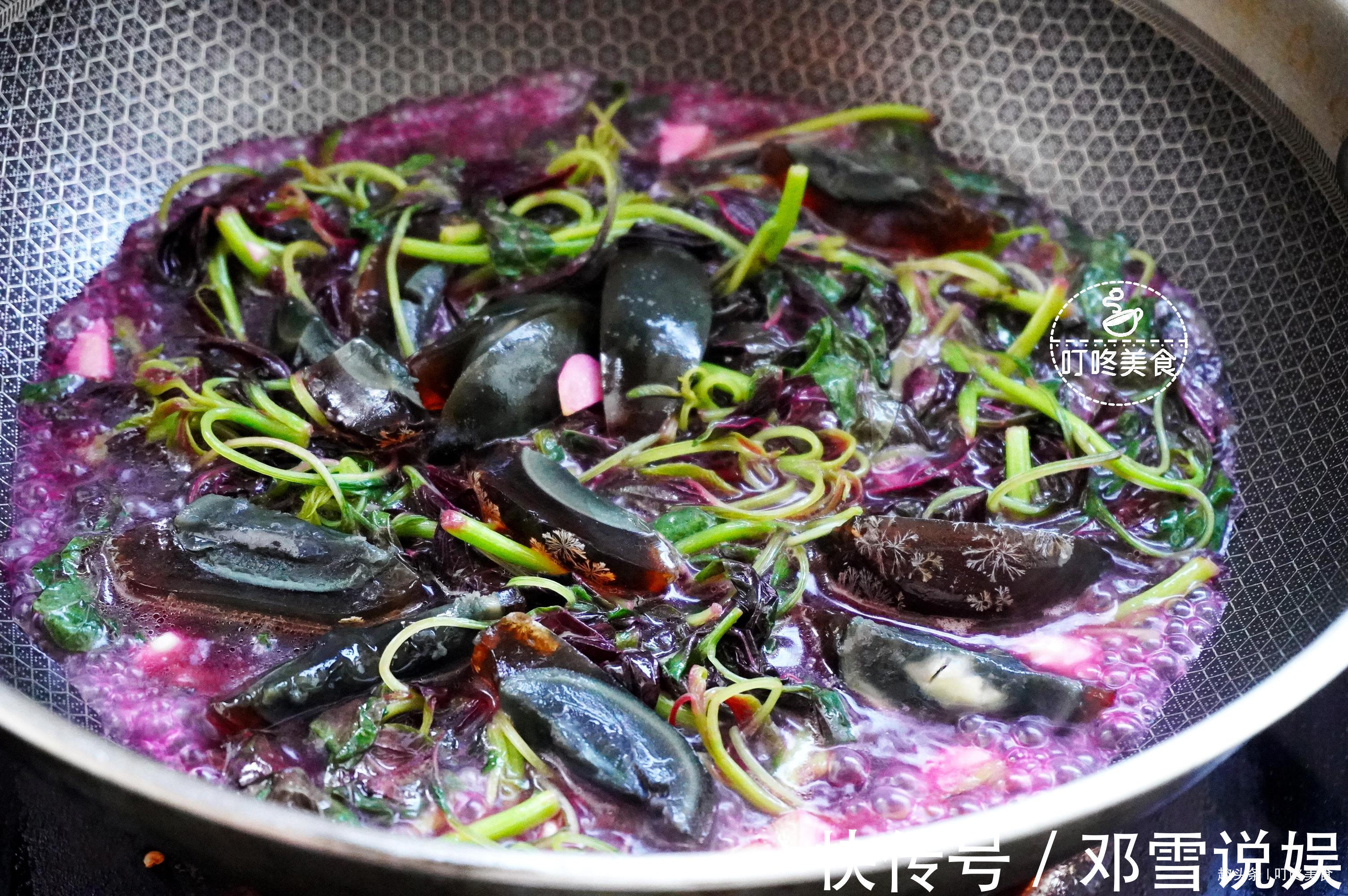 苋菜和皮蛋真是绝配,简单一炒太香了,每回上桌,几下就光盘