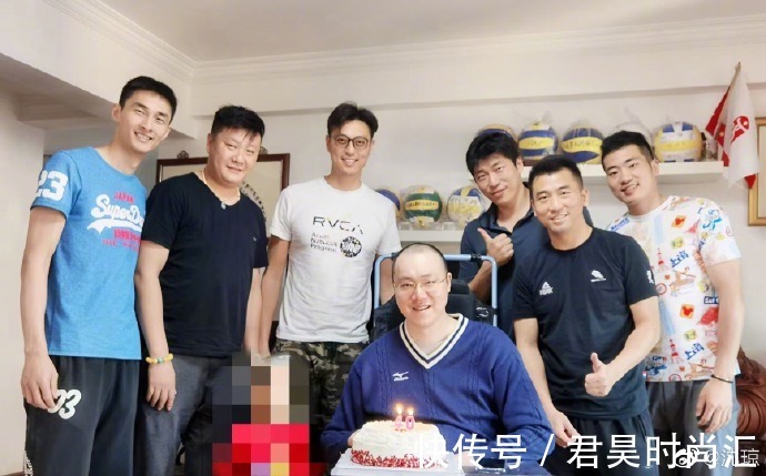汤淼|男排名宿聚首为汤淼庆生,汤淼瘫痪14年发福严重,4岁女儿疑出镜