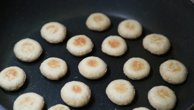 用水|燕麦片中加4个鸡蛋,不用水不用蒸,鲜甜松软,比包子馒头还好吃