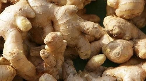 生姜加一宝排毒祛湿功效惊人,男子不可百日无