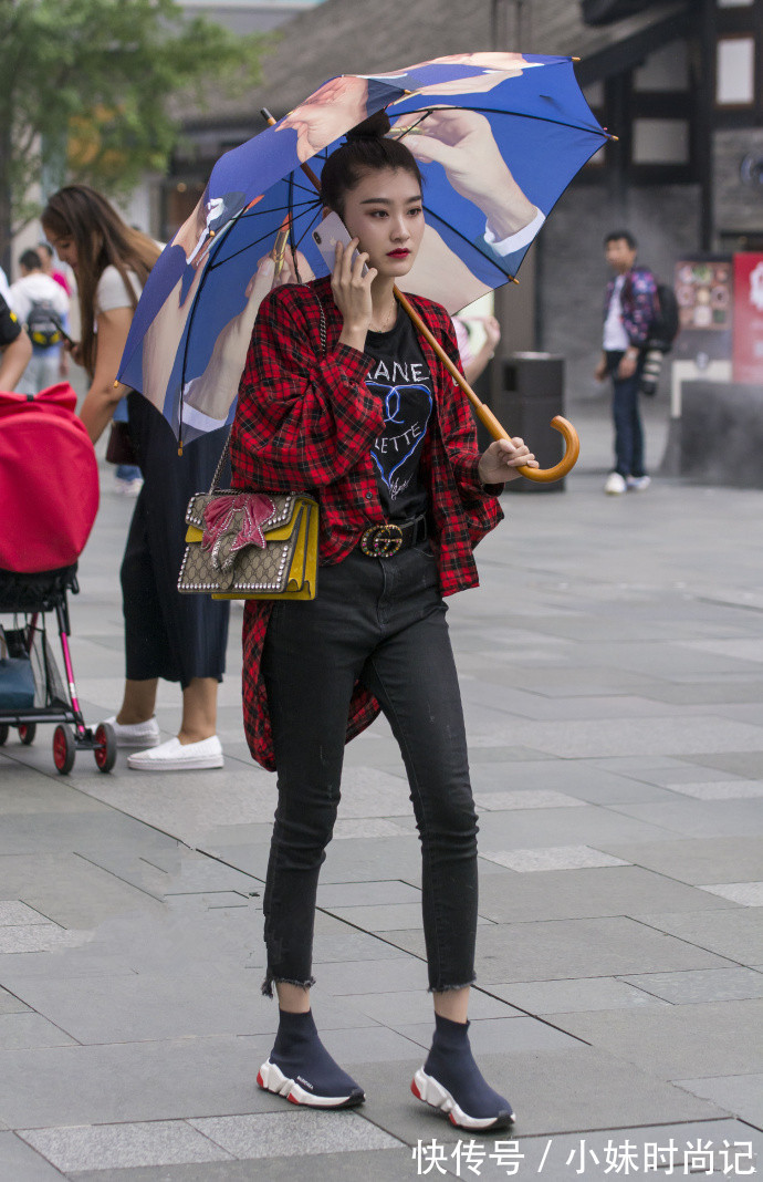 街拍|成都街拍,几套小清新穿搭,让你在骄阳下依旧光彩照人