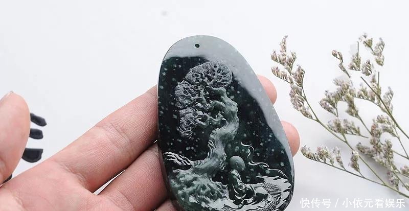 特色|朋友花5000买的原石,切出密密麻麻的棉,是涨是垮难以定夺!