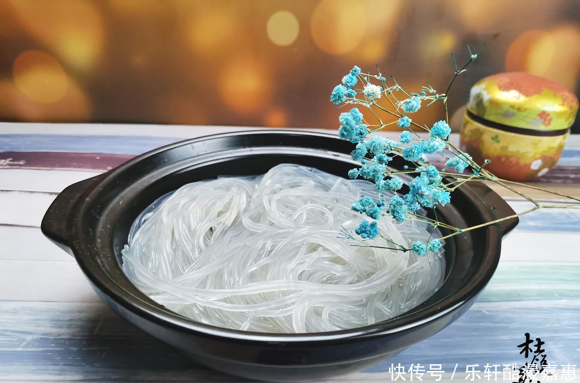 小年,给家人蒸野菜大包子,搭配“红白2种豆腐”,纯天然太好吃