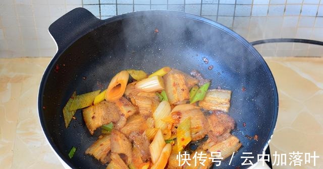 调味料|好吃下饭的回锅肉,炒好的肉片色泽亮丽,吃起来香而不腻!