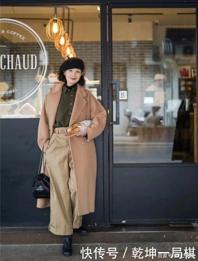 过了50岁的女人，建议尝试三木妈这4种阔腿裤穿搭，干练又优雅