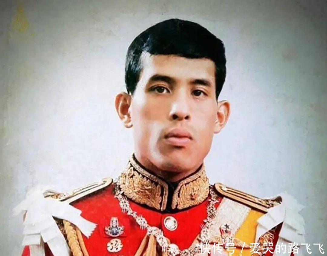 十世泰王|泰王敞开心扉,在官方作品中揭露与贵妃的日常,王后看了苦不堪言