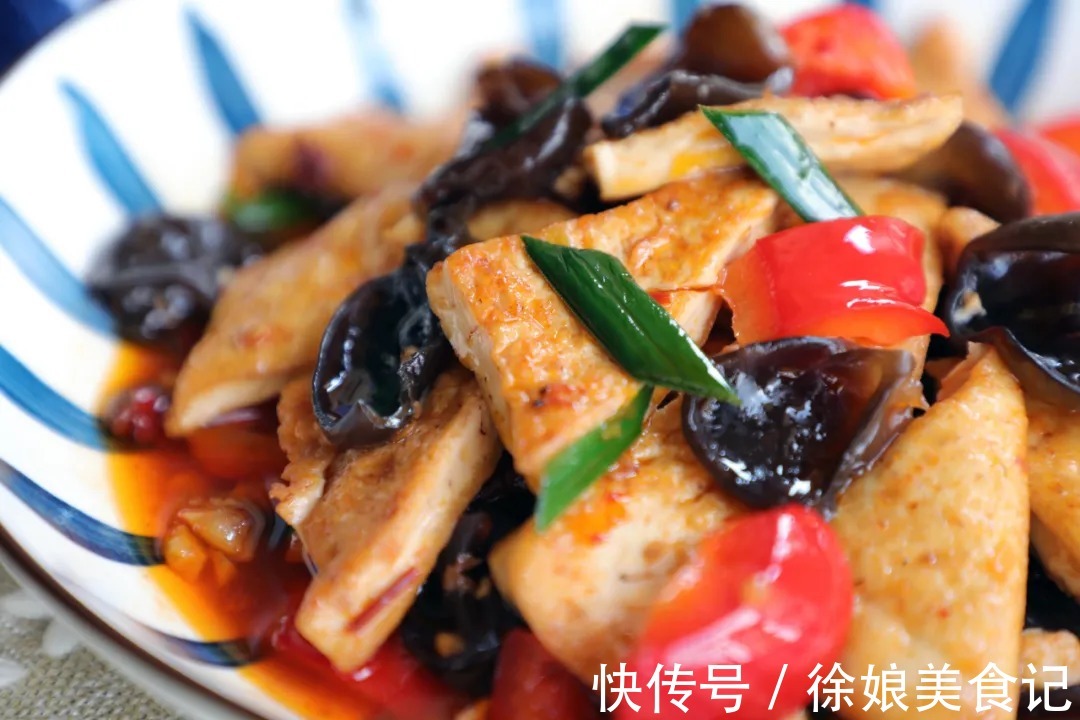 虎皮豆腐最好吃的做法，无需油炸简单易做，鲜香脆嫩，米饭不够吃