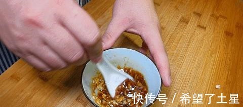 面粉|长豆角别只炒菜吃，教你一道农家做法，是饭也是菜，好吃解馋！