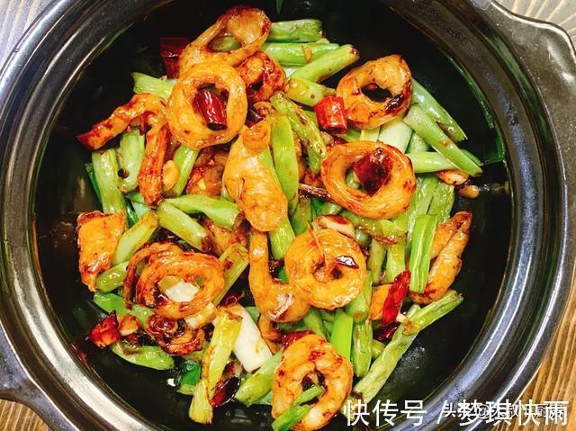四季豆|夏季没胃口?大叔教你干锅肥肠,香辣味美,简单易学,非常下饭