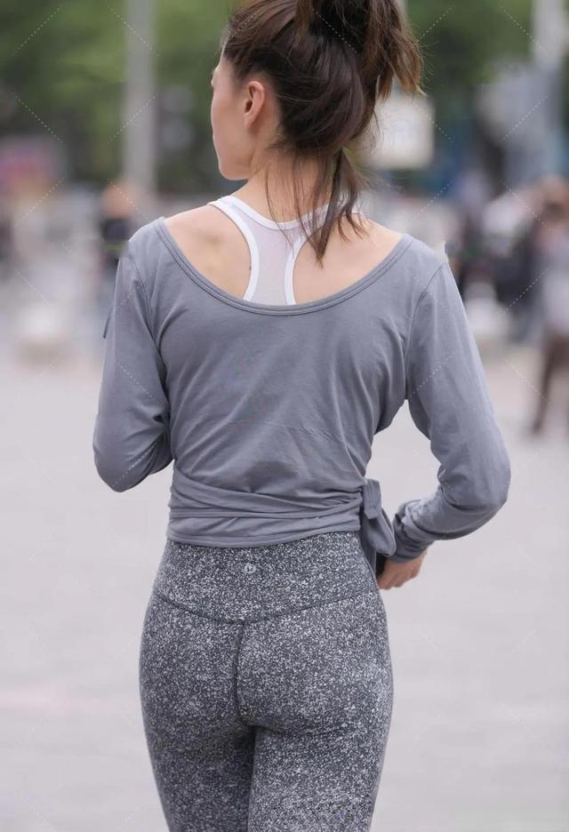 包臀裙 四月不减肥,七月徒伤悲,瑜伽裤还是要这样穿,减肥更有动力