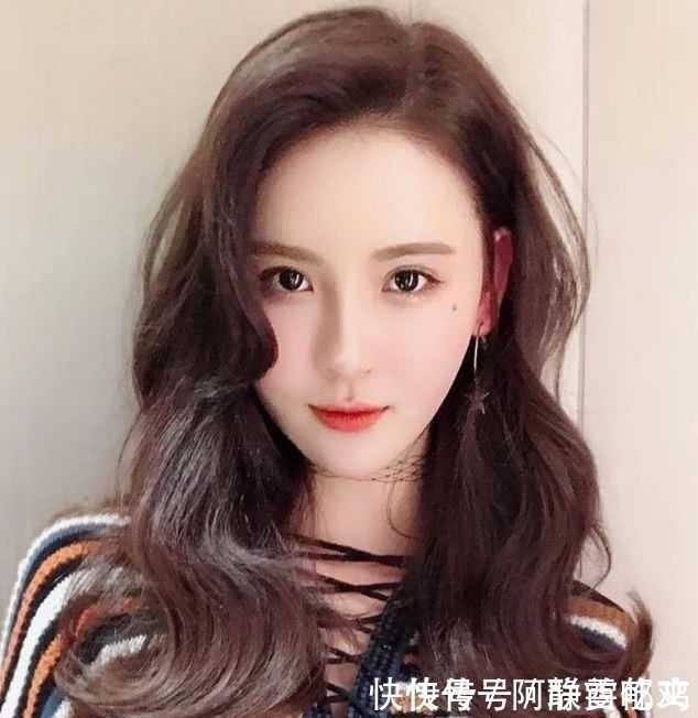 波浪卷|剪了短发别忘烫!这3款“发型”堪称40岁女人的显嫩利器,美呆