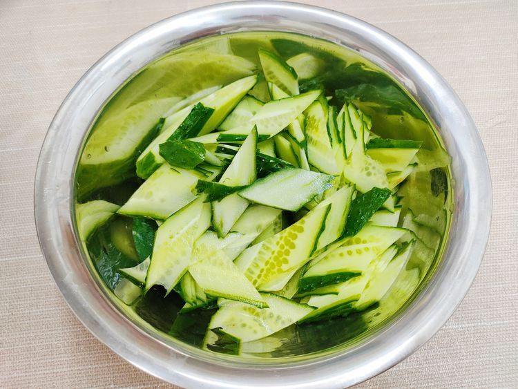 西红柿新吃法，冬天3样食材一起炒，出锅鲜香味道好，家人喜欢吃