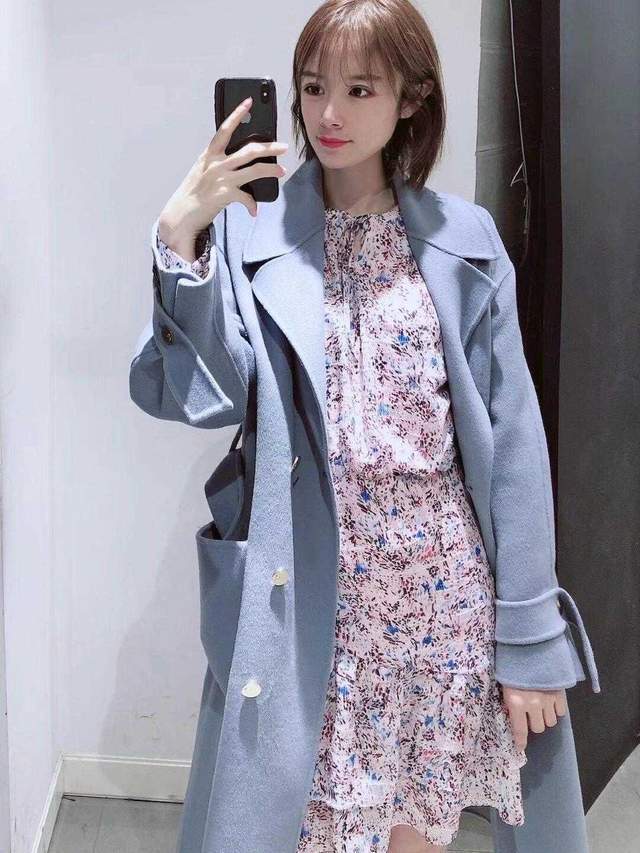 保暖 冬日的寒冬腊月,必备的雾霾蓝大衣,能让你保暖时尚有气质