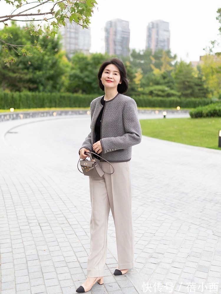 秋季|女人到了四五十岁,秋天穿外套选这6件超百搭,得体时髦又显气质