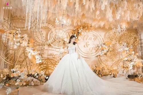 这场被赋予了干净纯粹气质的香槟色系婚礼，是你喜欢的风格吗？