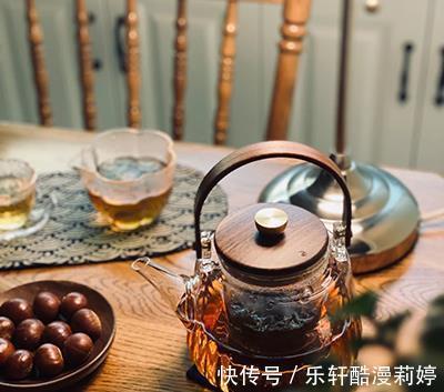 冬季如何喝红茶泡着喝和煮着喝,哪一个更适合我猜你喜欢这个