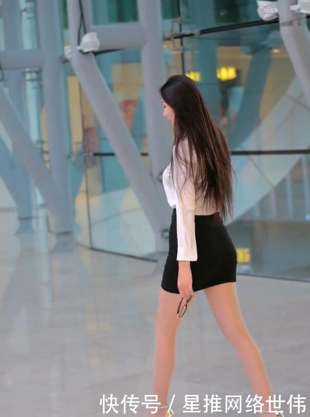 潮流时尚:白衬衫遇上黑色短裙,让女人美出不一样的风格!