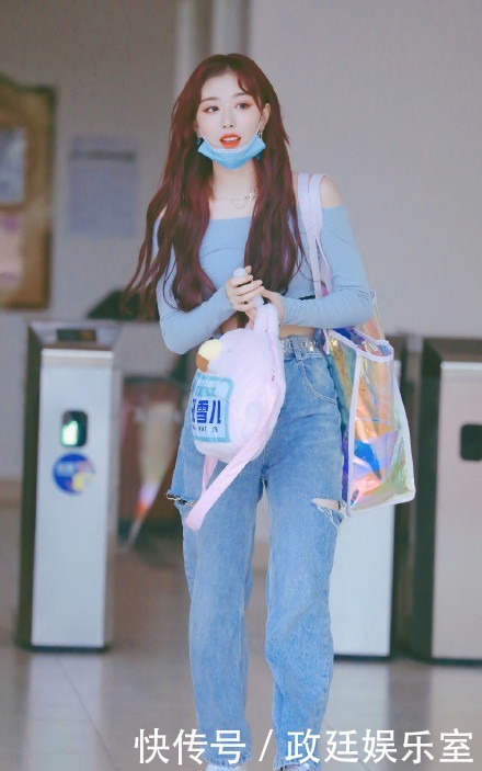牛仔|孔雪儿不做腿模可惜了!穿牛仔短裤都洋气,“丝袜”美腿让人羡慕