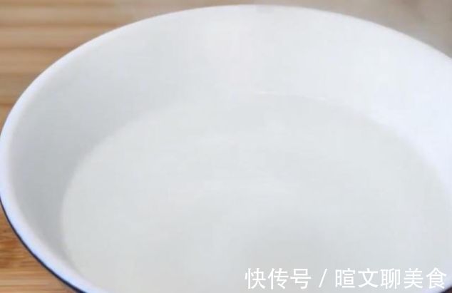 空心|一碗糯米粉,开水一烫,教你做空心麻团,不开裂不回缩,个个空心