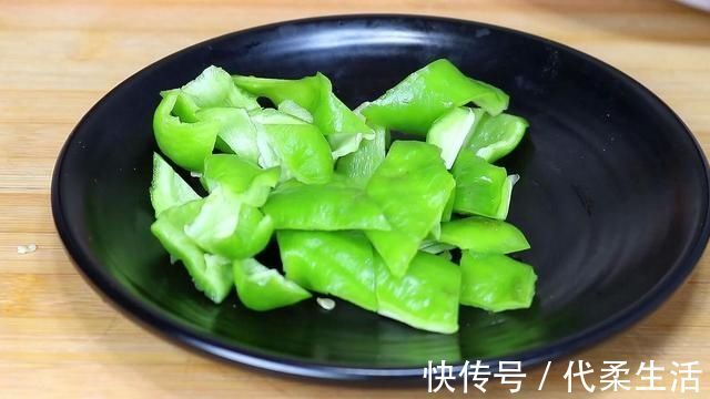 天凉了,腐竹和猪肉一起炖,这吃法才叫爽,开盖那一刻,太香了