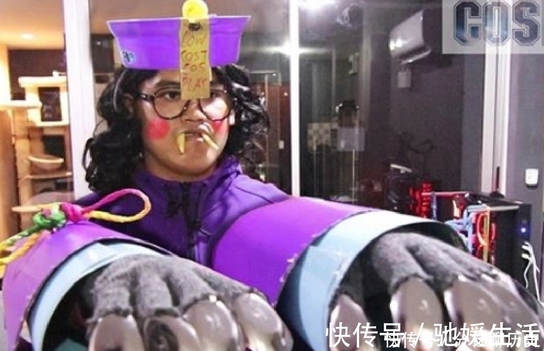 泰国|泰国小哥又出神操作,用猫粮盆cos女僵尸,两颗僵尸牙太抢眼