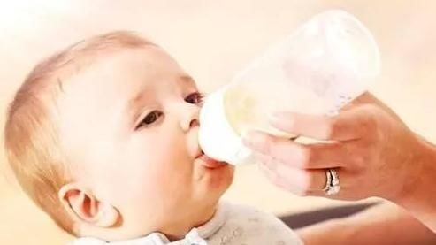 母乳喂养|宝宝频繁表示想喝奶,未必是因为“肚子饿”,读懂孩子需求更重要