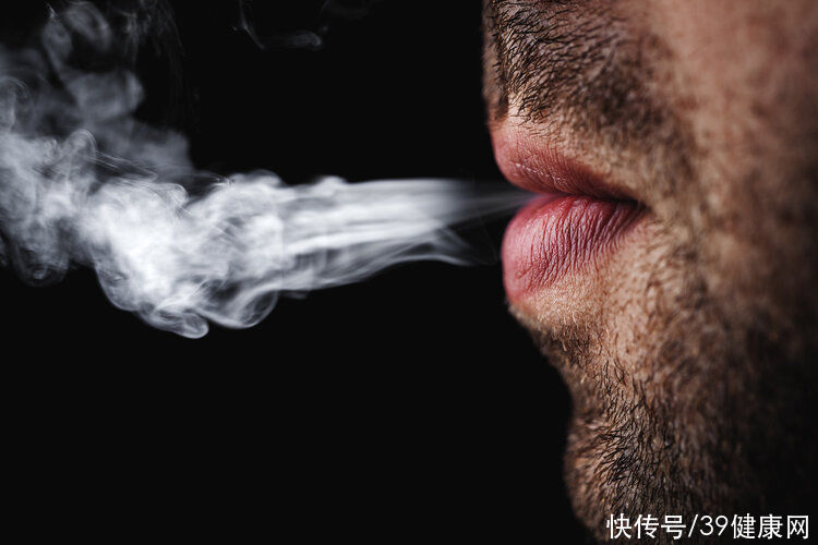 脑血管|56岁男子深夜脑梗，紧急取栓，提醒：中老年人睡觉前，少做3件事