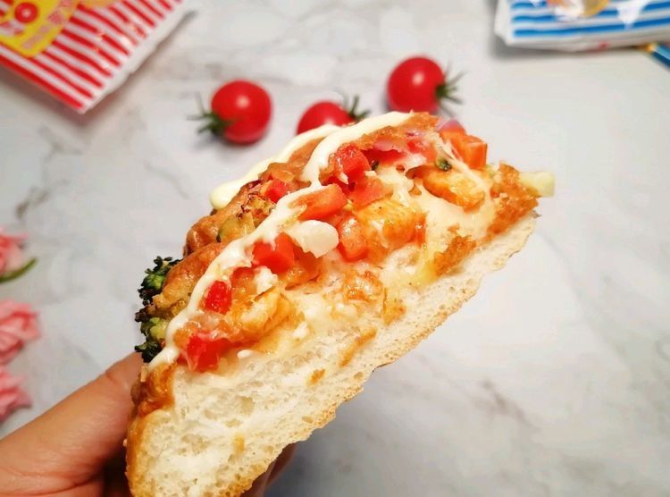 自制沙拉酱鸡肉披萨，干净卫生还省钱，孩子很喜欢吃