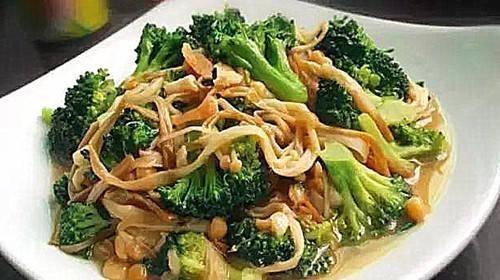 金针菇|宁可不吃肉，也要常吃此菜，抗癌，增强免疫力，肝脏更干净