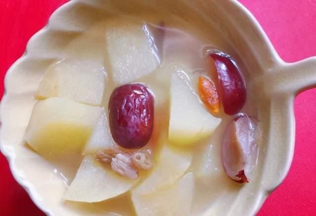 春节过后，多用苹果煮汤，隔三差五给孩子喝一次，助消化解油腻