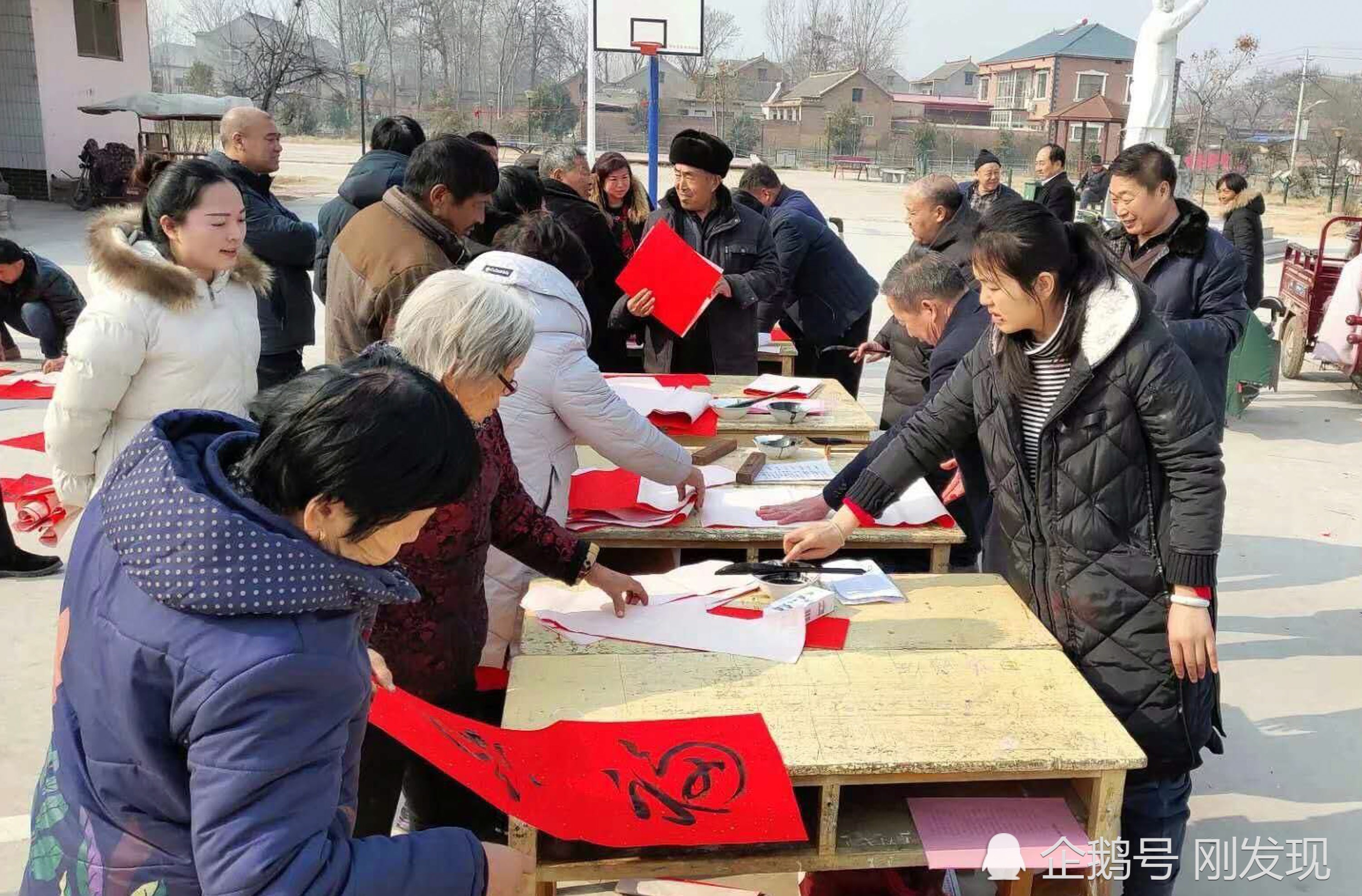 九零后女子学书画九年,无师自通,网友:作品拿出来不是一般的好