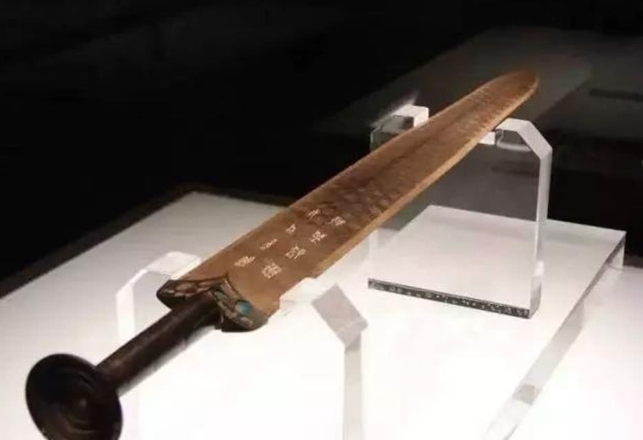 西方|古代中西方冷兵器:剑。你知道最厉害的两把剑是哪两把吗