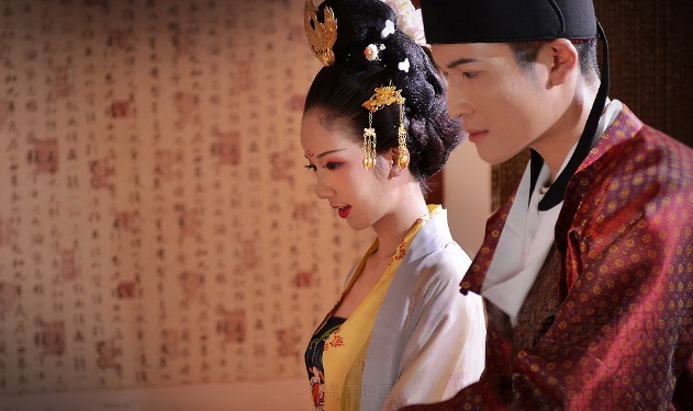 姑姑|皇帝被杀，姑姑带着侄子发动政变，侄子成皇帝，第一时间赐死姑姑