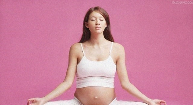 孕妈|俄罗斯最强产妇:海里游个泳就把娃生了,生娃都这么有“战斗力”