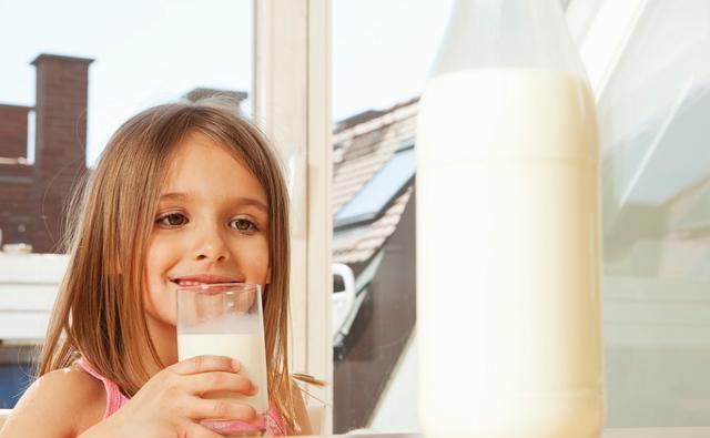 孩子|宝宝一岁后，家长喂养牢记“两戒三少二坚持”，孩子成长更健康