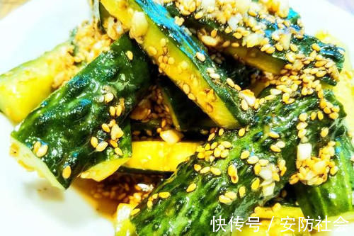 凉拌菜|凉拌黄瓜别再直接拌了,难怪不香脆不入味,大厨教你多加1步