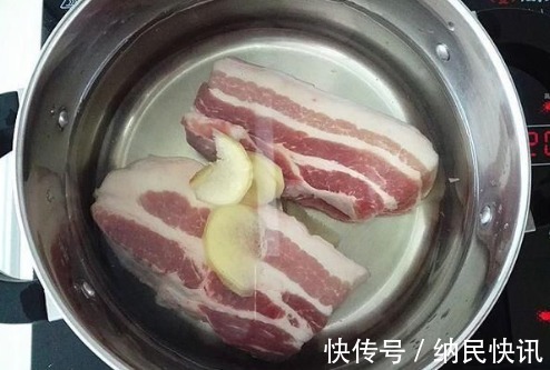 做扣肉时,猪肉焯水后别直接下锅炸!大厨教你正确方法,软糯鲜香