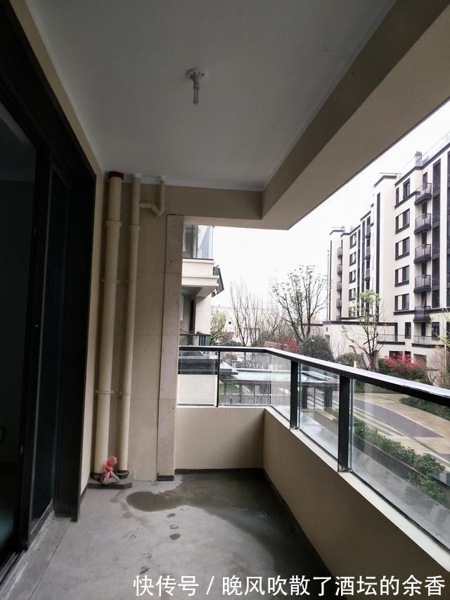 阳台|如今谁还砌红砖包阳台排水管,直接裹一圈麻绳,成本2块钱不到
